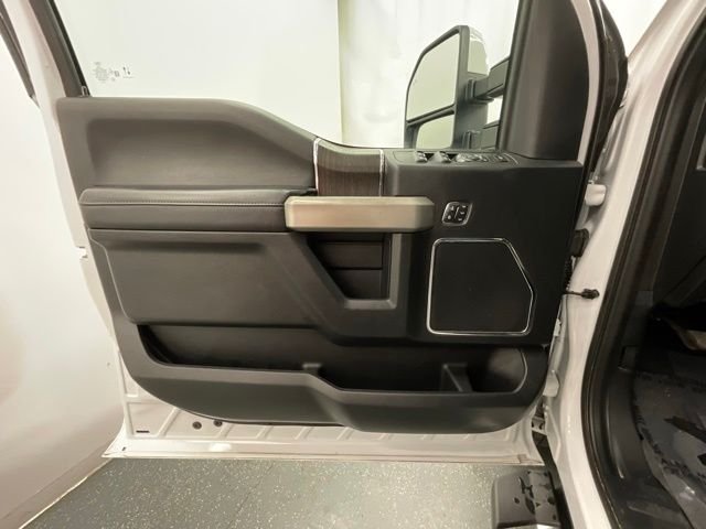 Used 2020 White Ford Lariat image 9