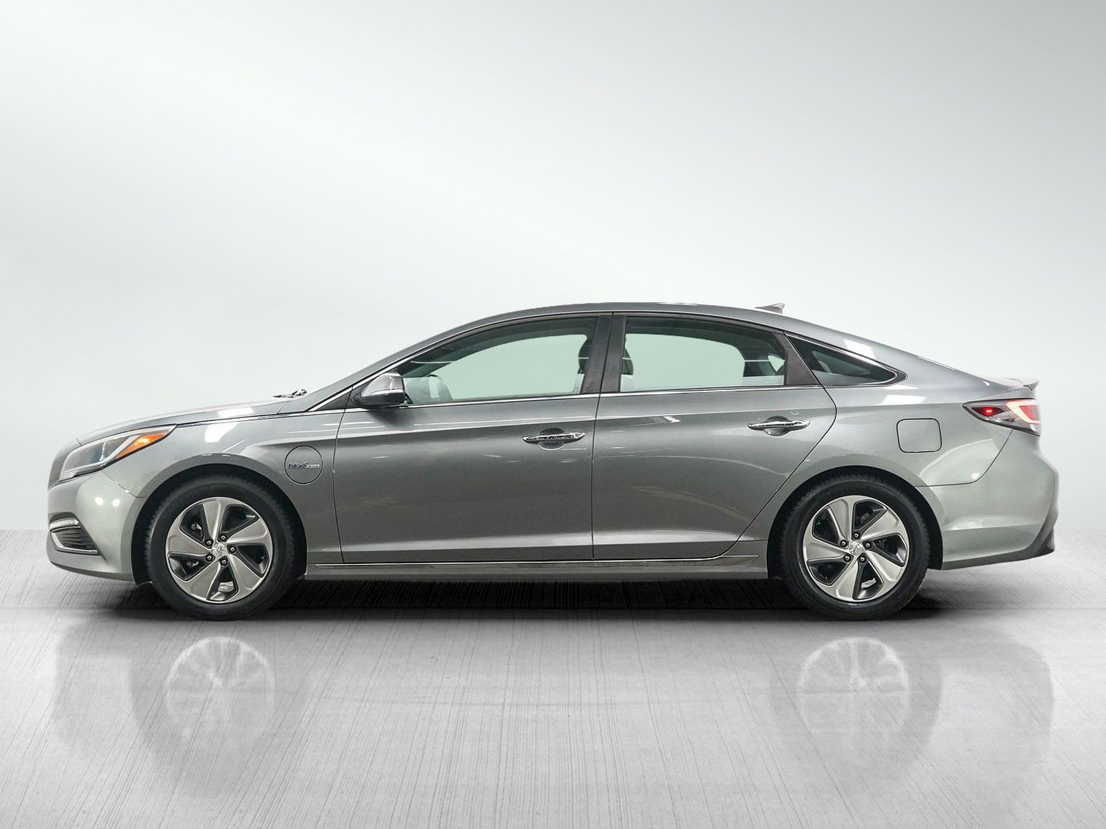 Used 2017 Hyundai Sonata Plug-In Hybrid Limited with VIN KMHE54L27HA072729 for sale in South Saint Paul, Minnesota
