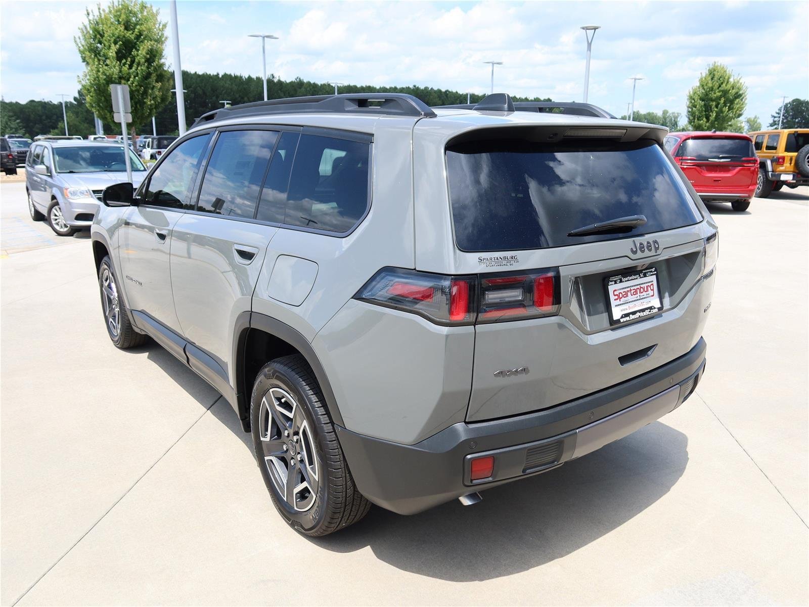 New 2026 Sting-Gray Clear-Coat Exterior Paint Jeep Laredo image 4