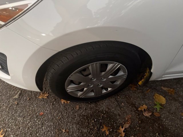 Used 2022 Clear White Kia S image 6
