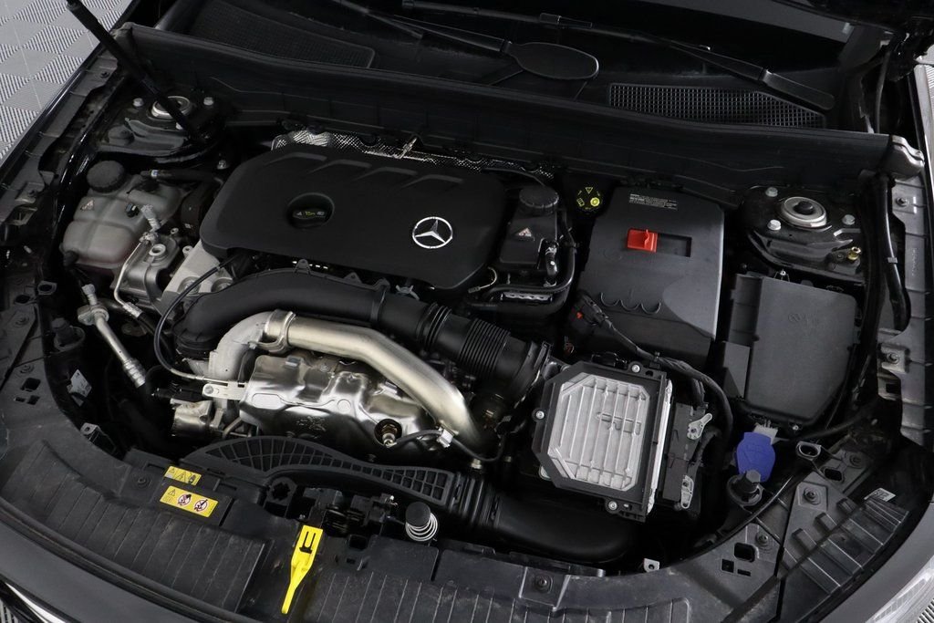 Used 2025 Black Mercedes-Benz GLB 250 image 24