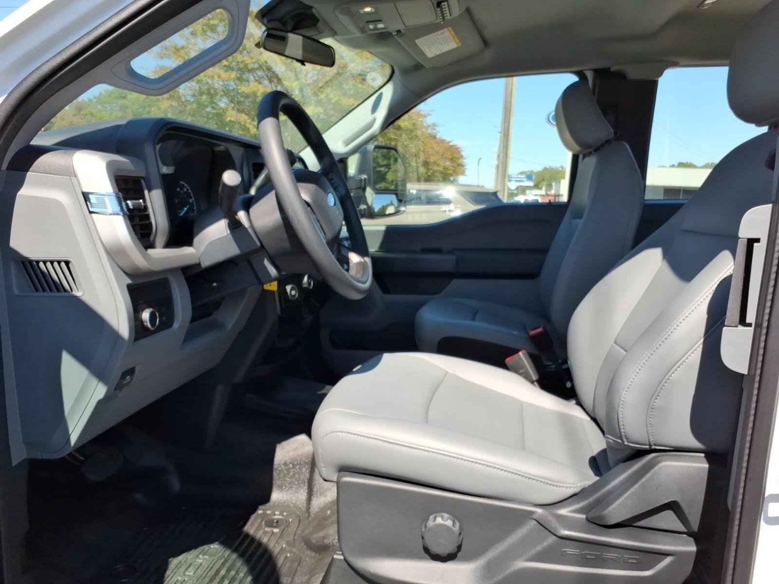 New 2027 Oxford White Ford F-550® XL image 10