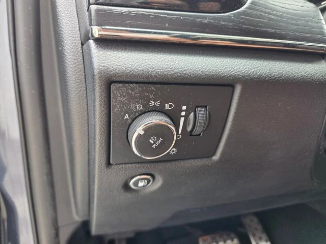 Certified Used 2021 Blue Jeep Overland image 20