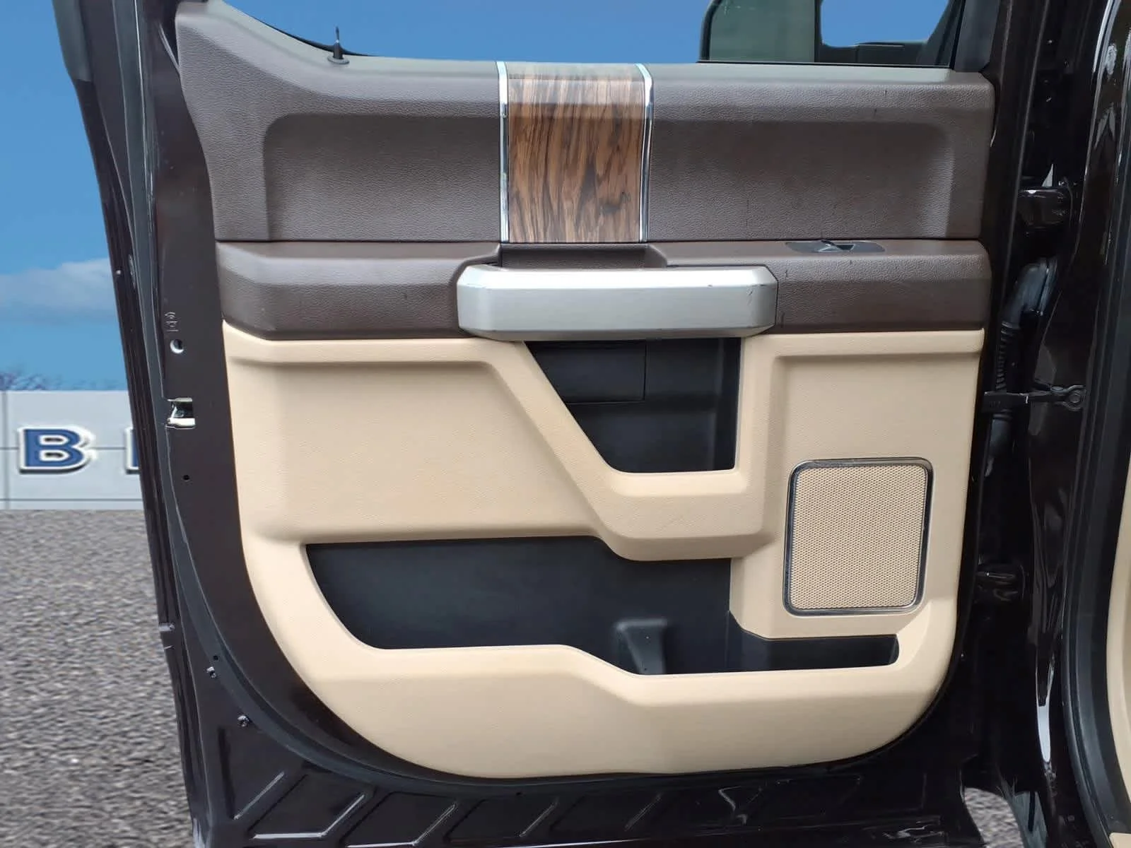 Used 2018 Magma Red/Stone Gray Ford LARIAT image 27