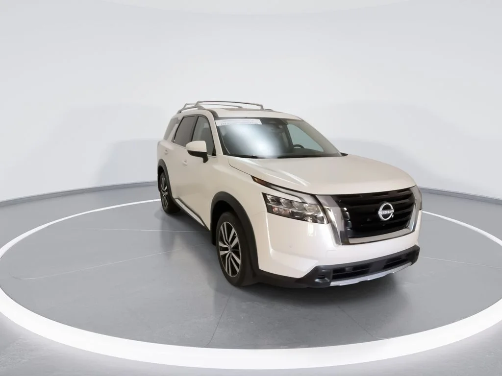 Used 2024 White Nissan Platinum image 3