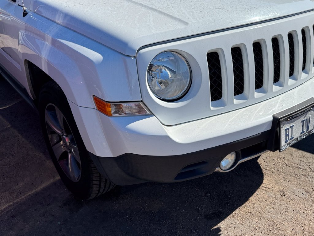 Used 2016 White Jeep Latitude image 8