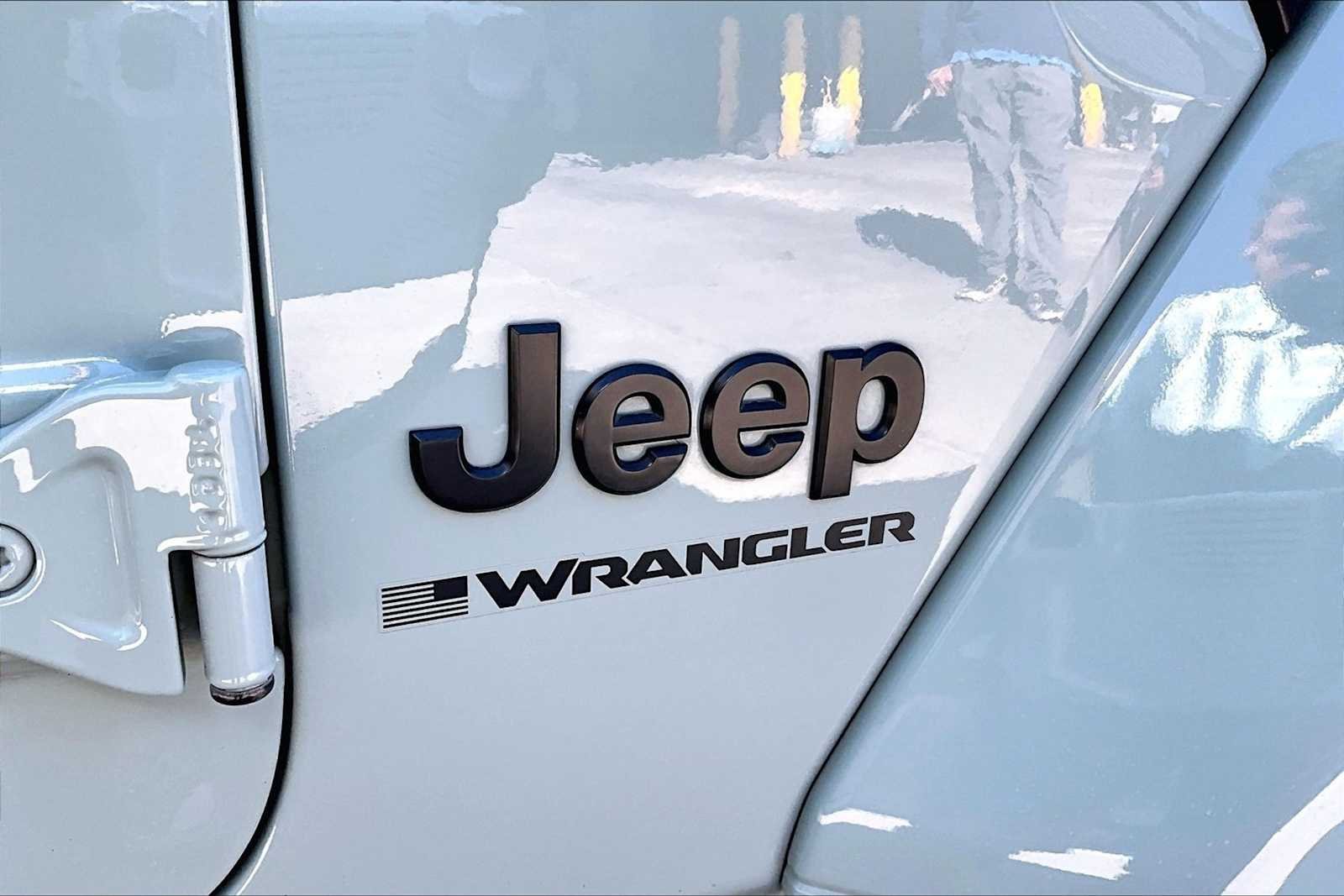Used 2024 Earl Clearcoat Jeep Sport S image 22