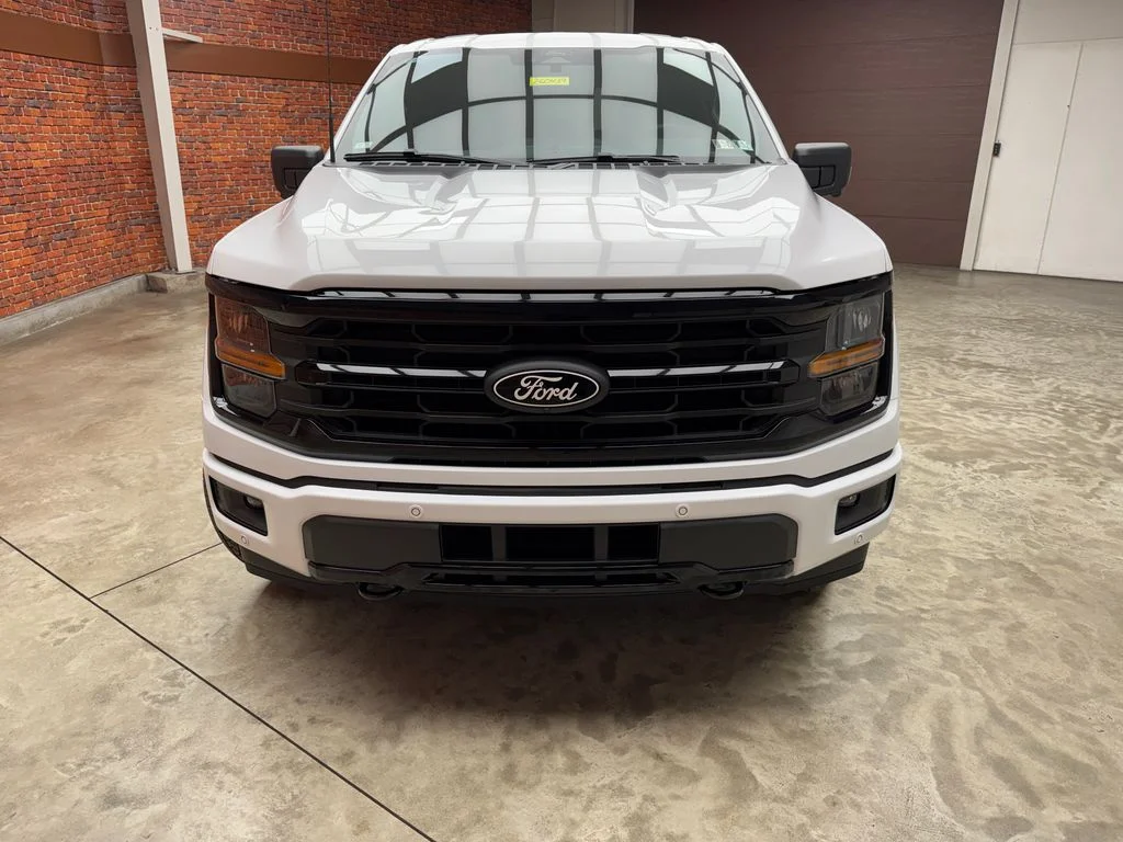 New 2026 Oxford White Ford XLT image 8