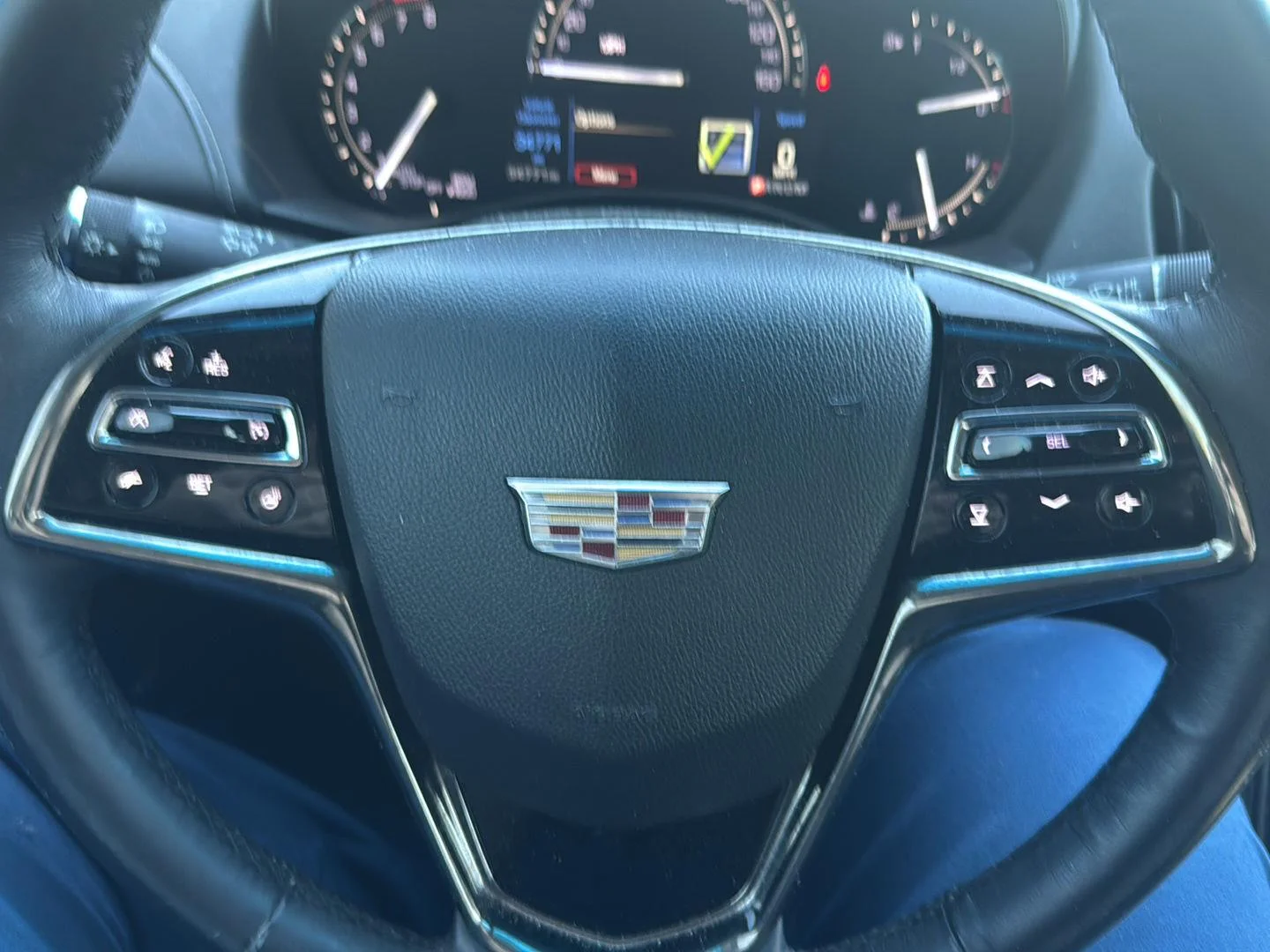 Used 2018 Crystal White Tricoat Cadillac Luxury AWD image 12