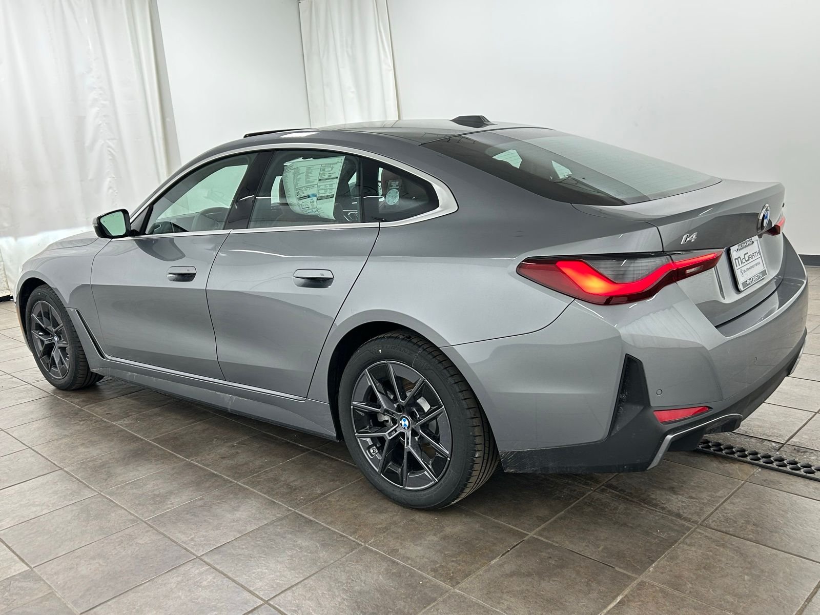 New 2026 Skyscraper Grey Metallic BMW xDrive40 image 3