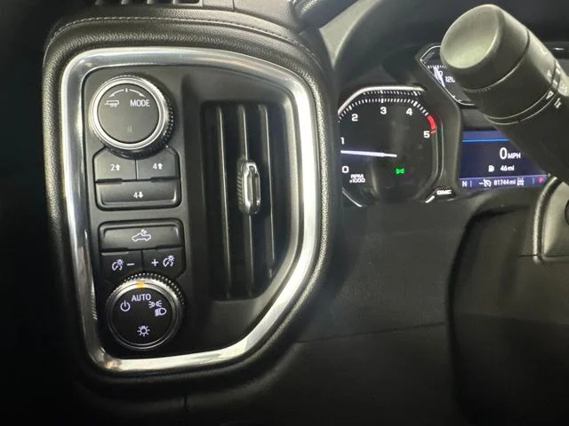 Used 2022 White GMC SLE image 18
