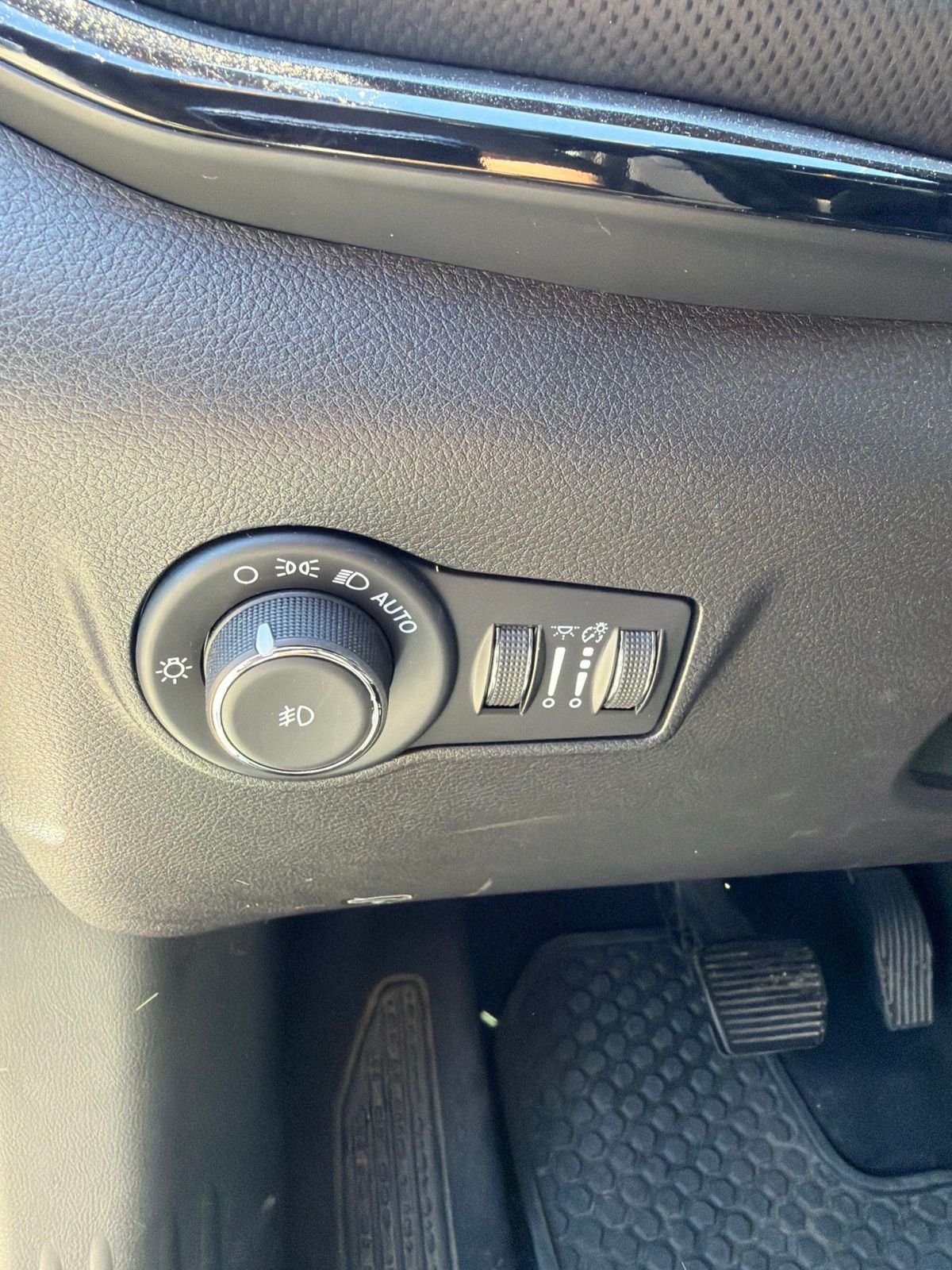 Used 2025 White Jeep Trailhawk image 17