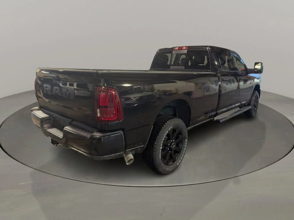 New 2026 Diamond Black Crystal Pearl-Coat Exterior Paint RAM Tradesman image 7