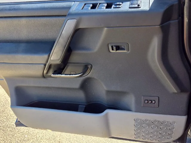 Used 2004 Gray Nissan LE image 30