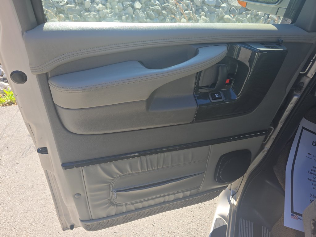 Used 2009 Silver Chevrolet Upfitter image 12