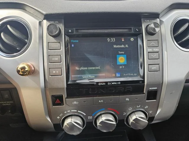 Used 2016 Blue Toyota SR5 image 18