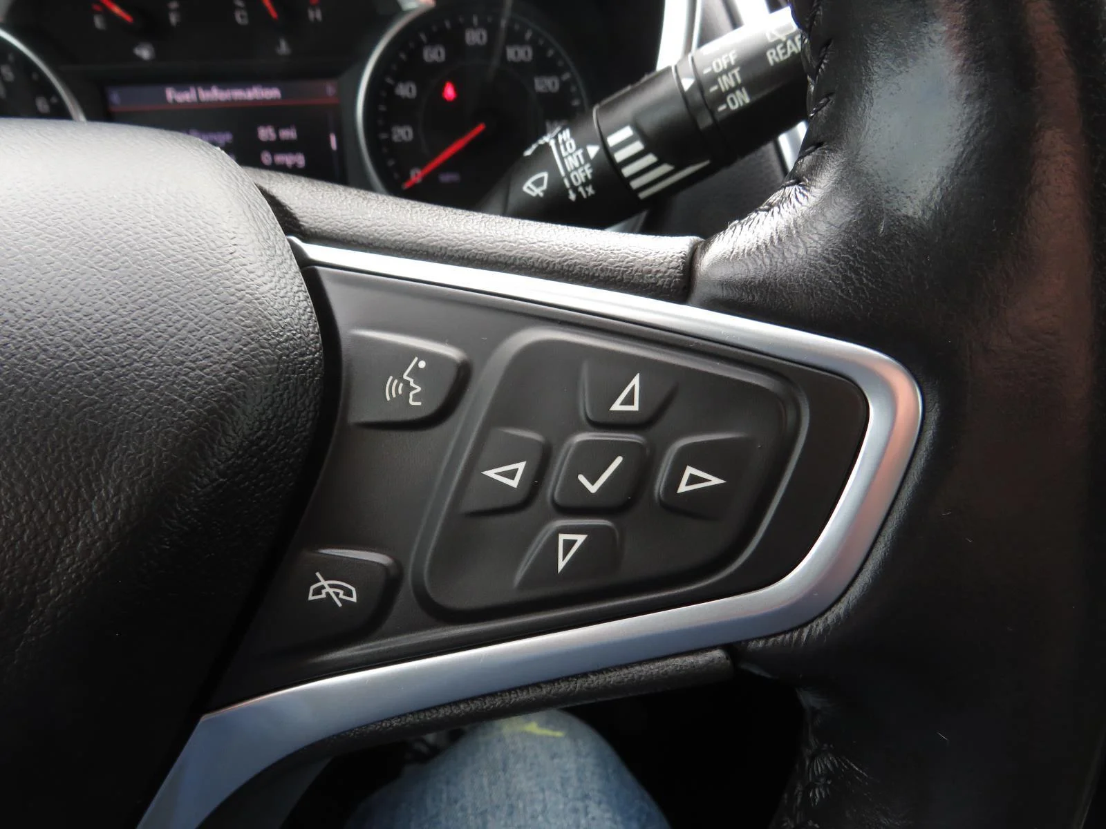 Used 2022 Silver Ice Metallic Chevrolet LT image 32
