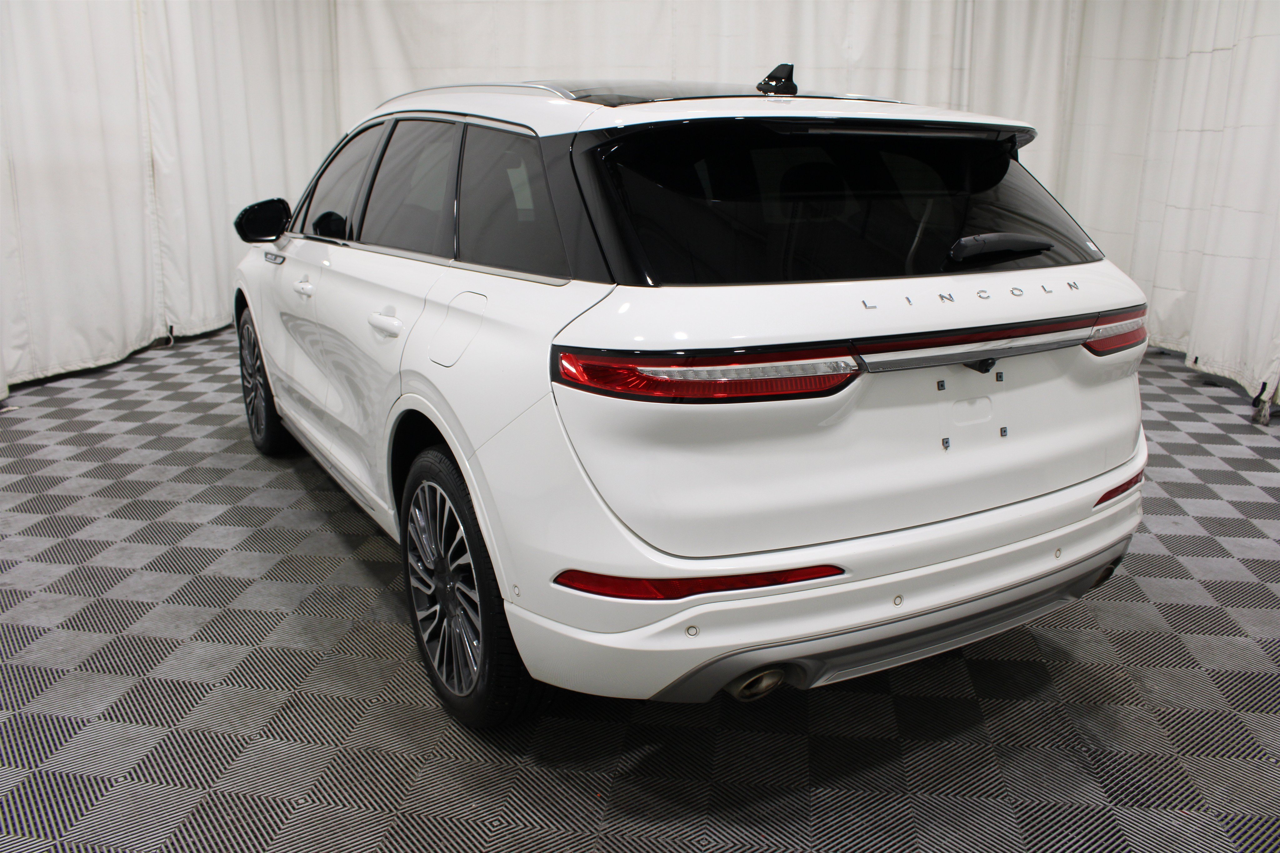 Certified Used 2022 Pristine White Metallic Tri-Coat Lincoln Standard image 32