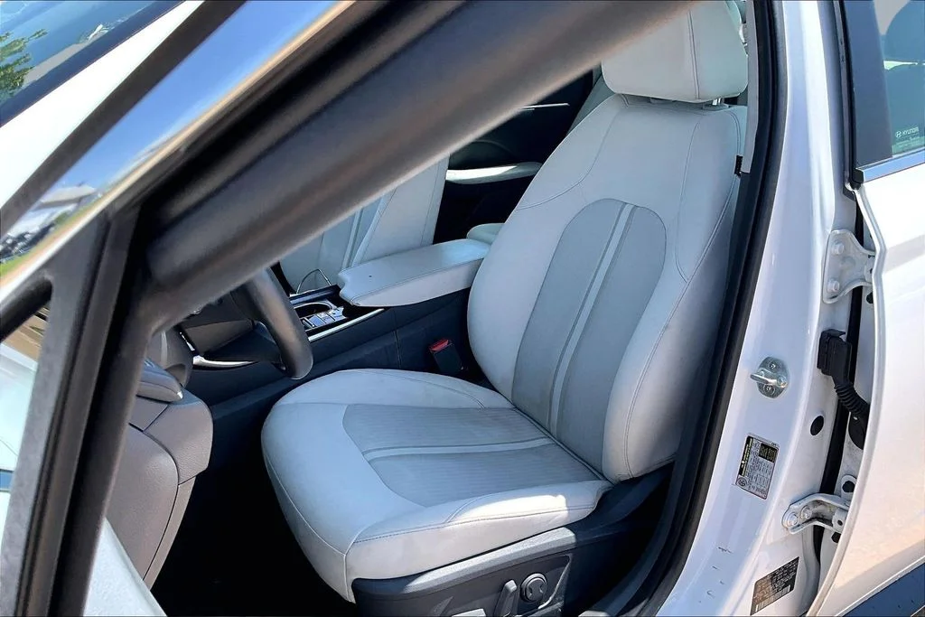Used 2022 Gray Hyundai SEL image 22