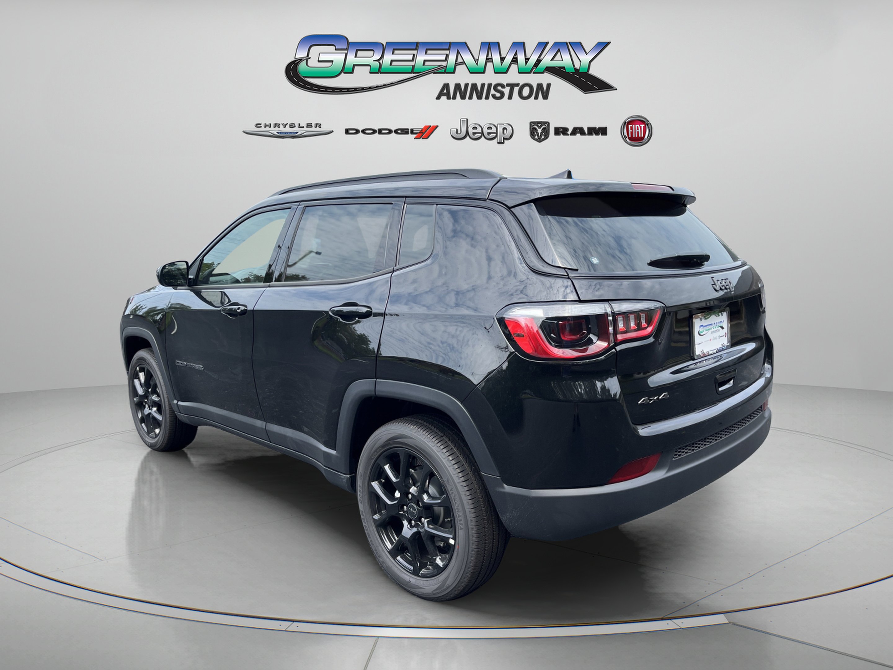 New 2026 Diamond Black Crystal Pearlcoat Jeep Latitude Altitude image 5