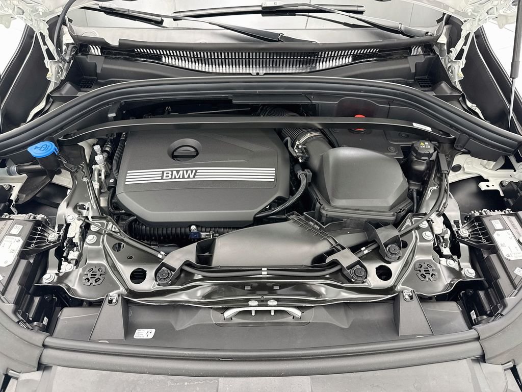 New 2027 Alpine White BMW xDrive28i image 28