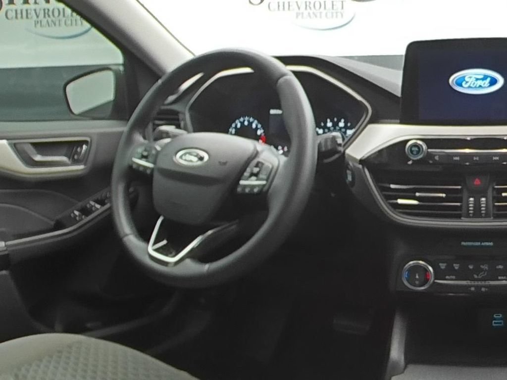 Used 2022 Silver Ford SE image 25