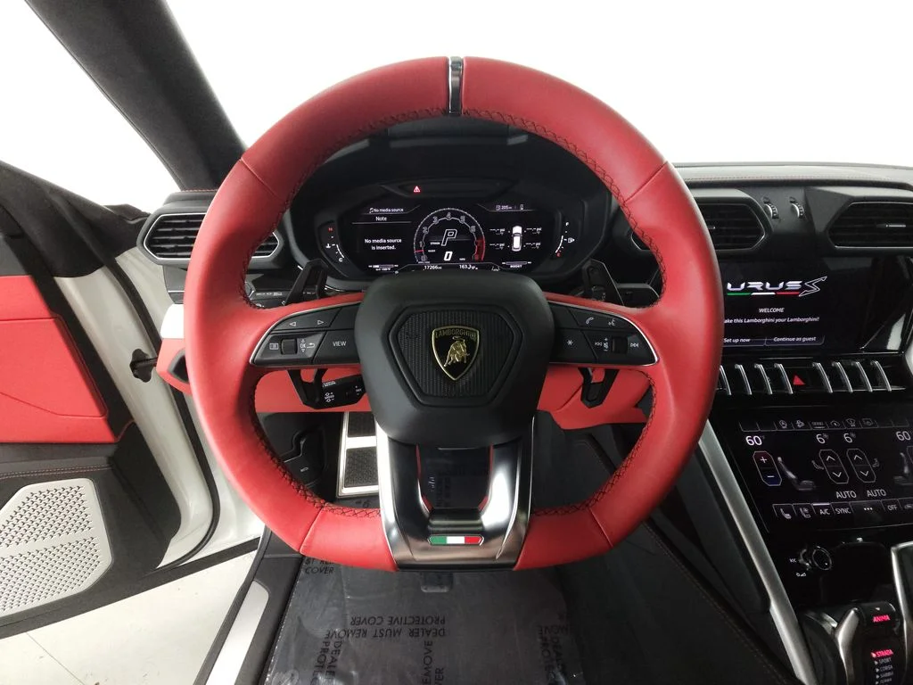 Used 2023 Balloon White Metallic Lamborghini S image 11