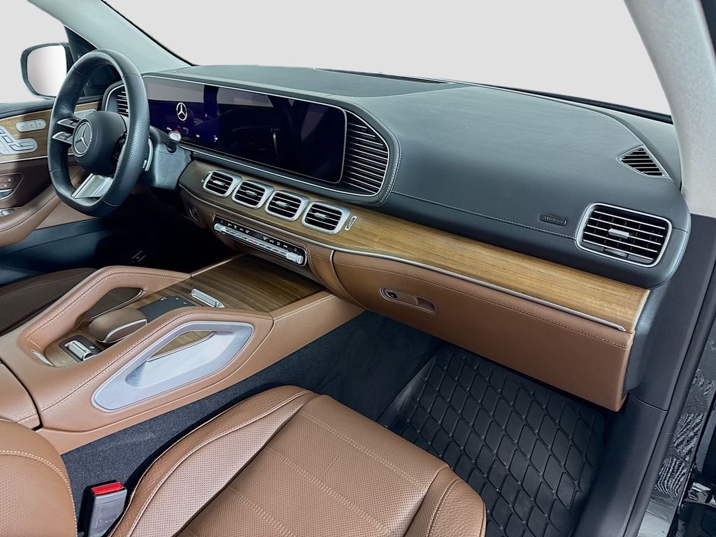 Used 2024 Green Mercedes-Benz GLS 580 image 33