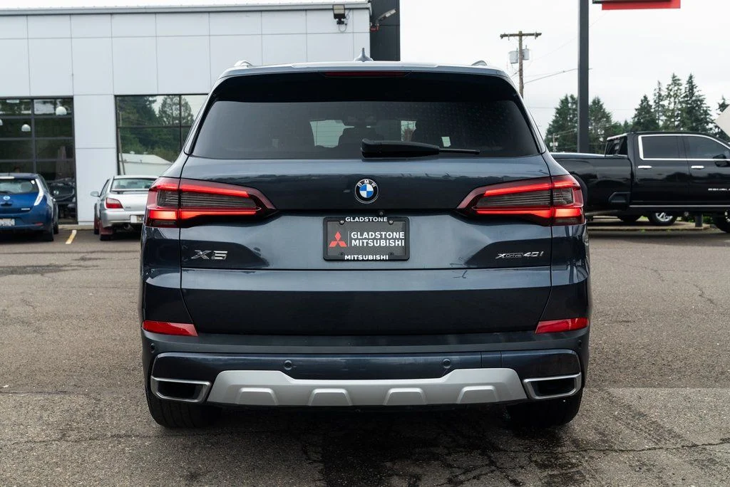 Used 2021 Gray BMW xDrive40i image 5