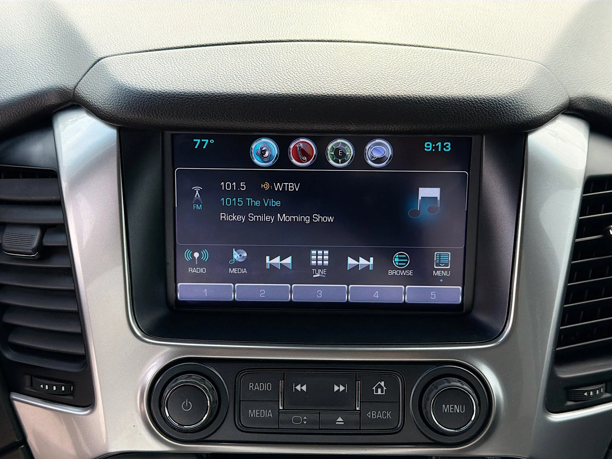 Used 2020 Summit White Chevrolet LT image 32