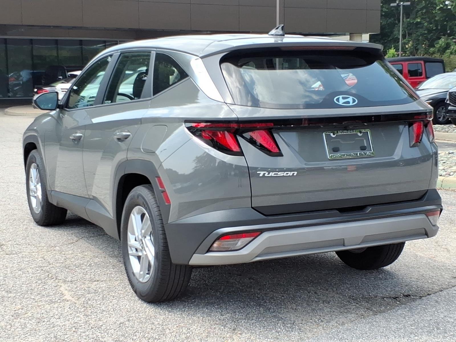 Used 2025 Hampton Gray Hyundai SE image 10