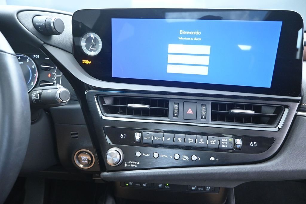Used 2024 White Lexus 350 image 28