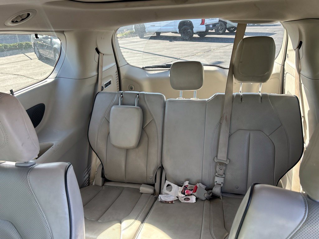 Used 2021 Luxury White Pearlcoat Chrysler Limited image 17