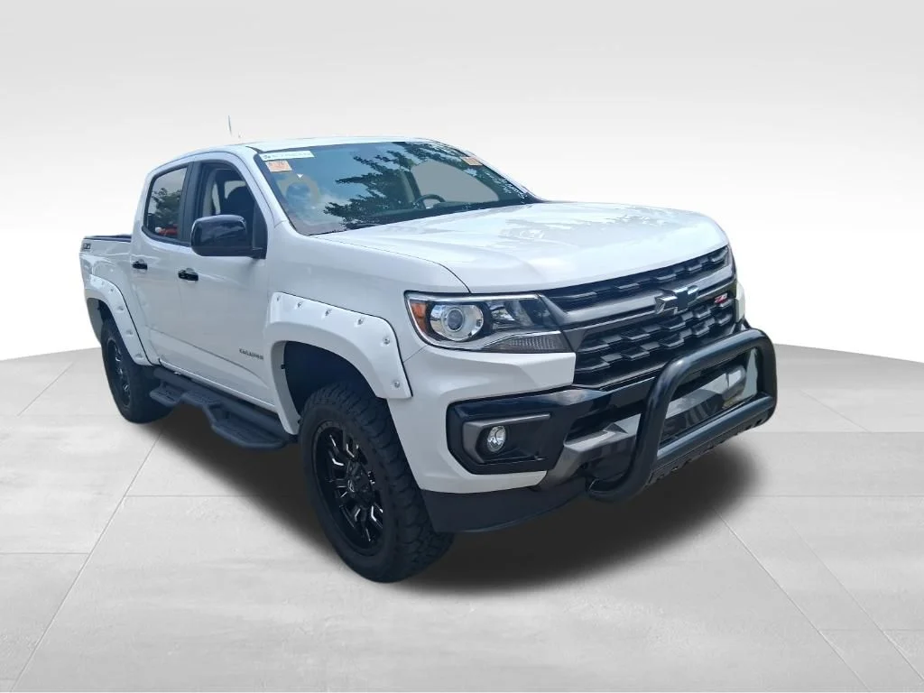 Used 2022 White Chevrolet Z71 image 3