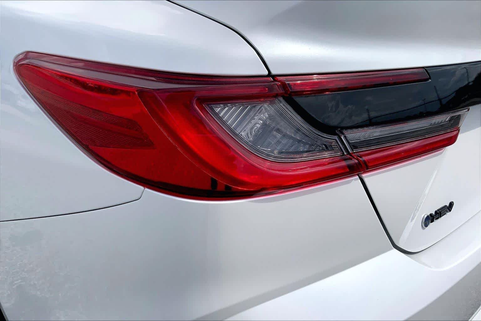 Used 2025 Wind Chill Pearl Toyota XSE image 28