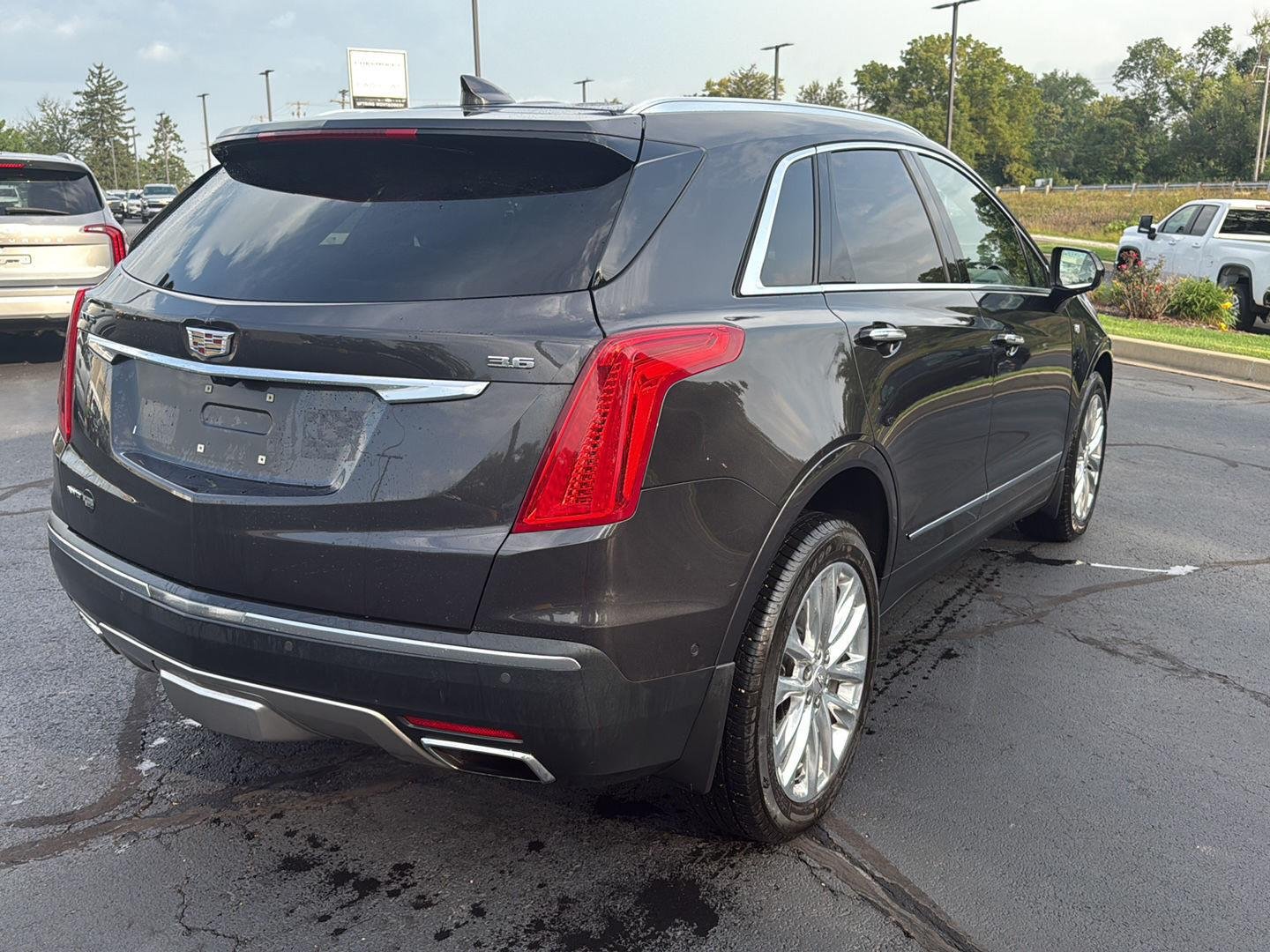 Used 2017 DARK GRANITE METALLIC Cadillac Platinum AWD image 5