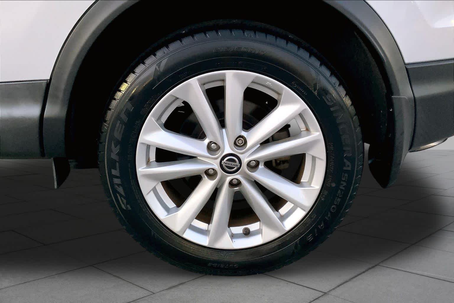 Used 2019 Brilliant Silver Metallic Nissan S image 10