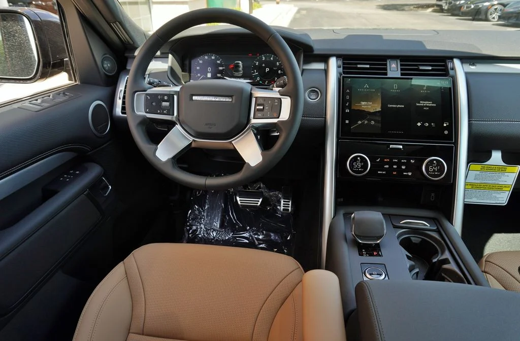 New 2026 Carpathian Grey Land Rover Dynamic SE image 15