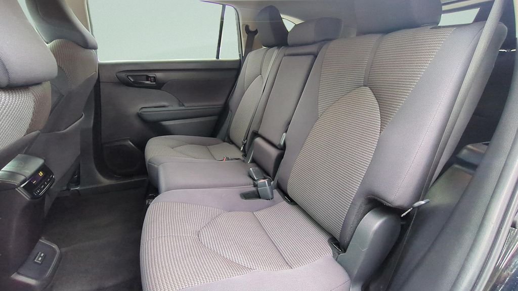 2024 Toyota Highlander LE - Photo 10