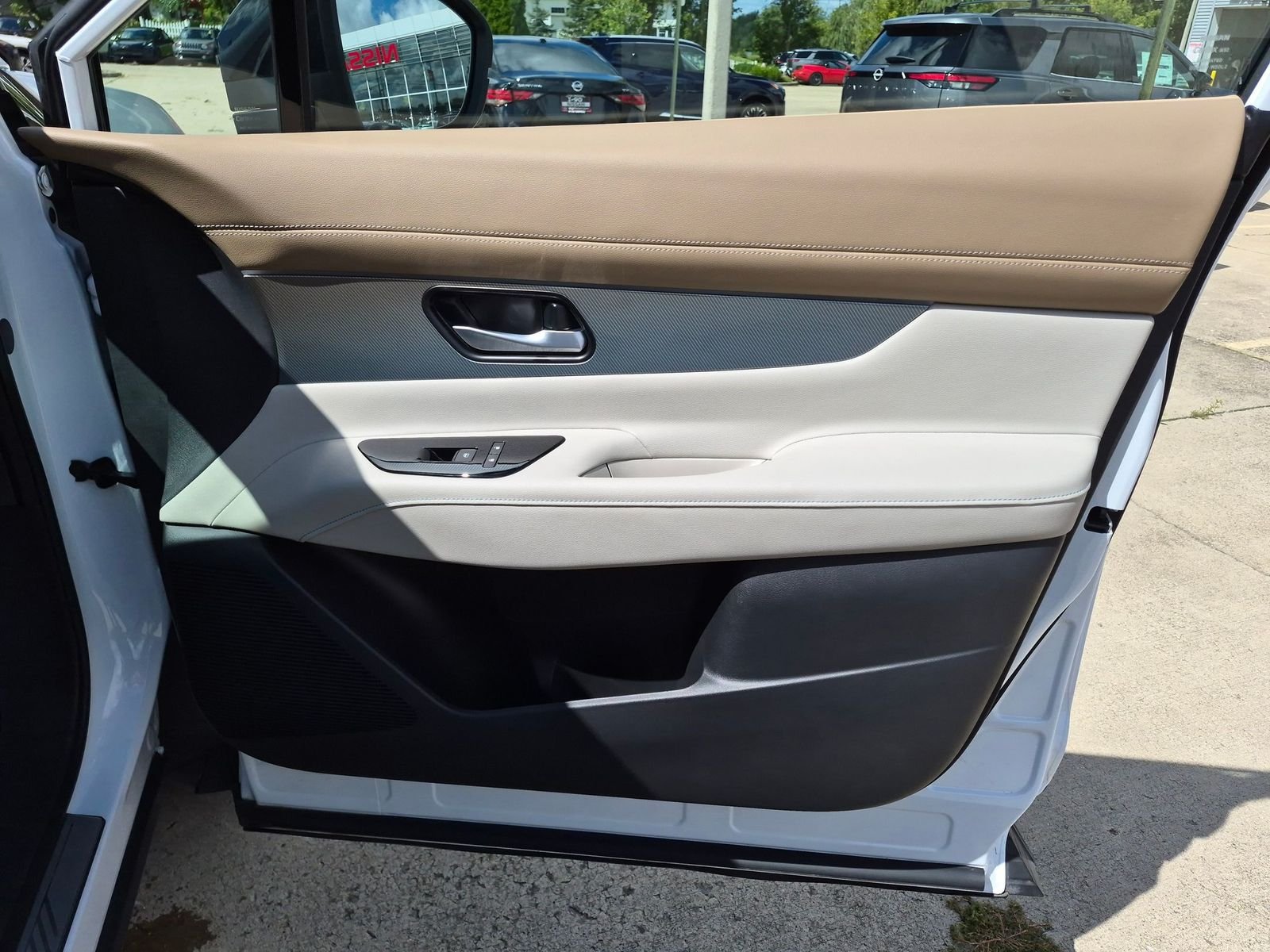 Certified Used 2026 White Pearl Nissan Platinum image 33
