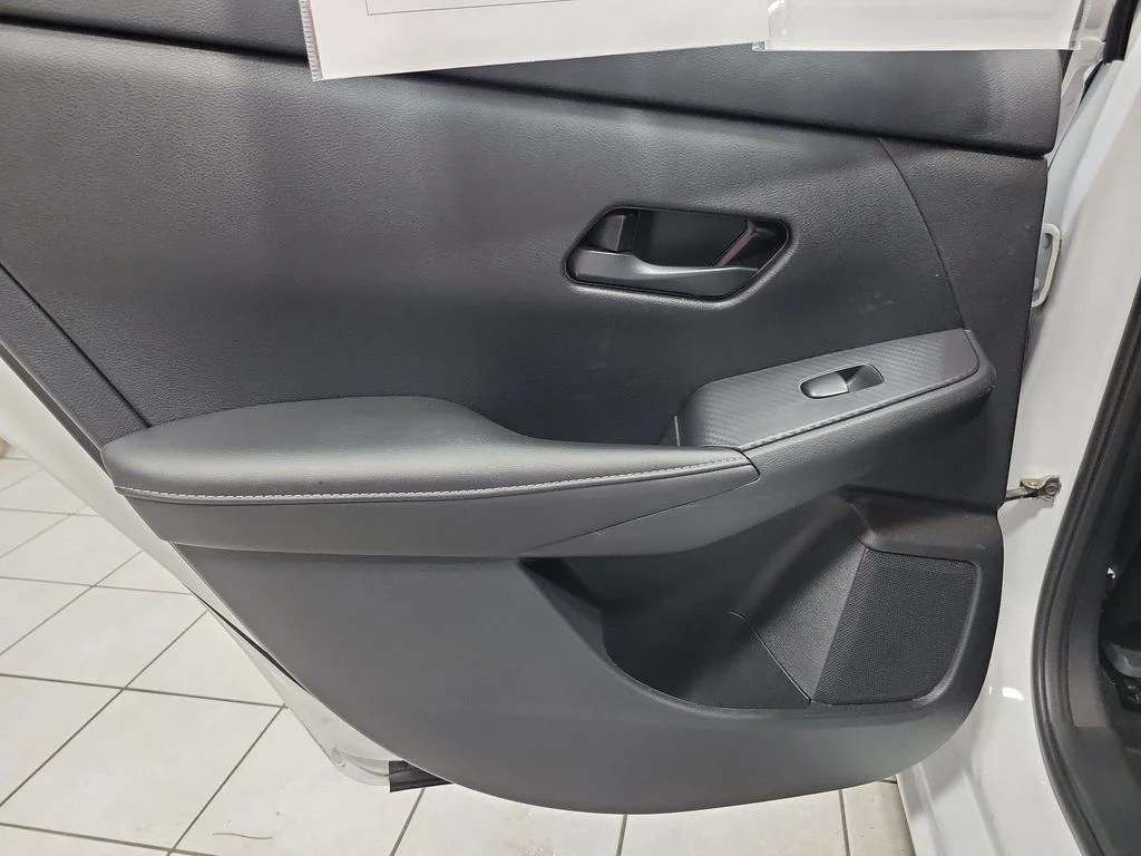 Used 2025 White Nissan SV image 27