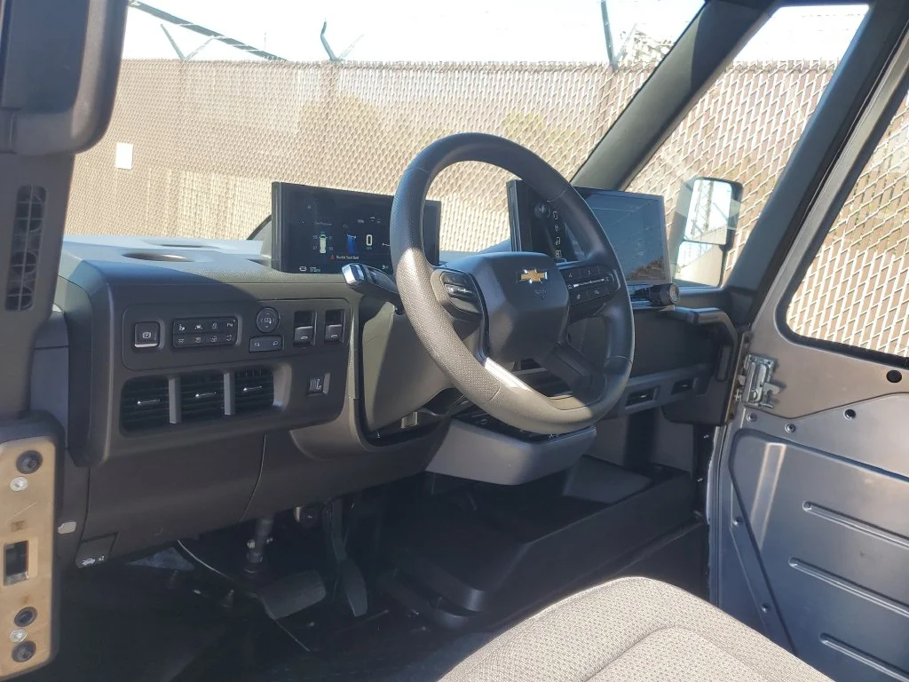 Used 2025 White Chevrolet 600 image 11