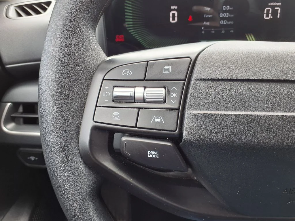 Used 2025 White Kia LXS image 22