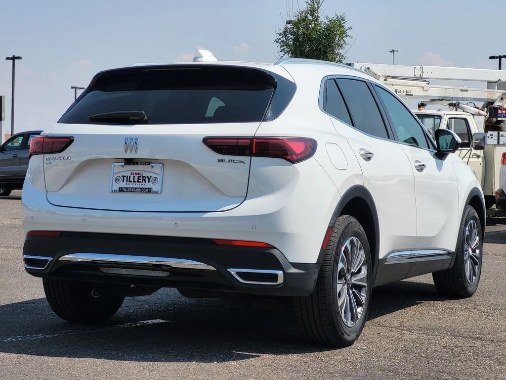 Used 2024 Summit White Buick Preferred image 7