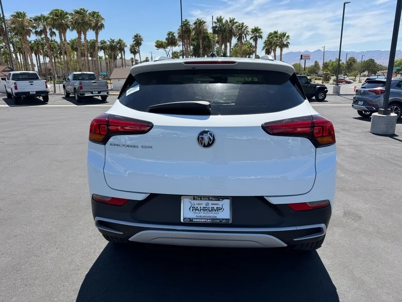 Used 2020 SUMMIT WHITE Buick Select image 4