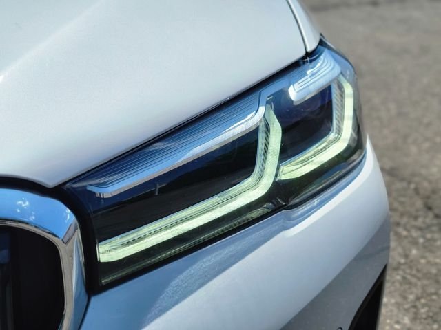 Used 2022 White BMW 540i xDrive image 10
