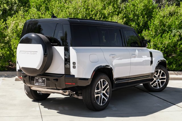 New 2026 Fuji White Land Rover X-Dynamic SE image 12