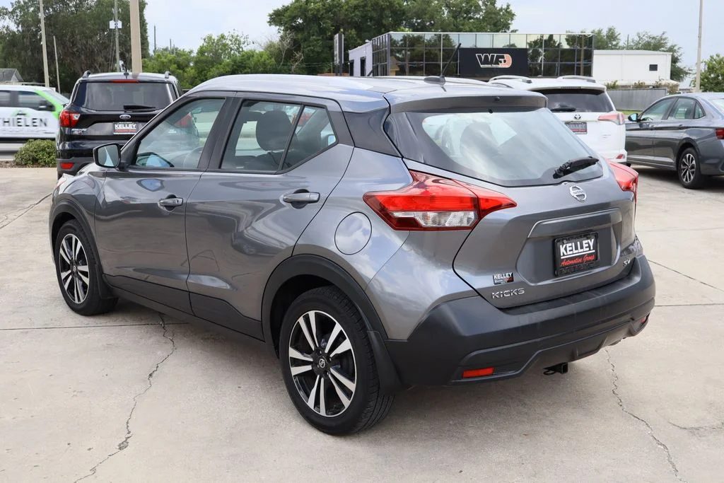 Used 2018 Gray Nissan SV image 7