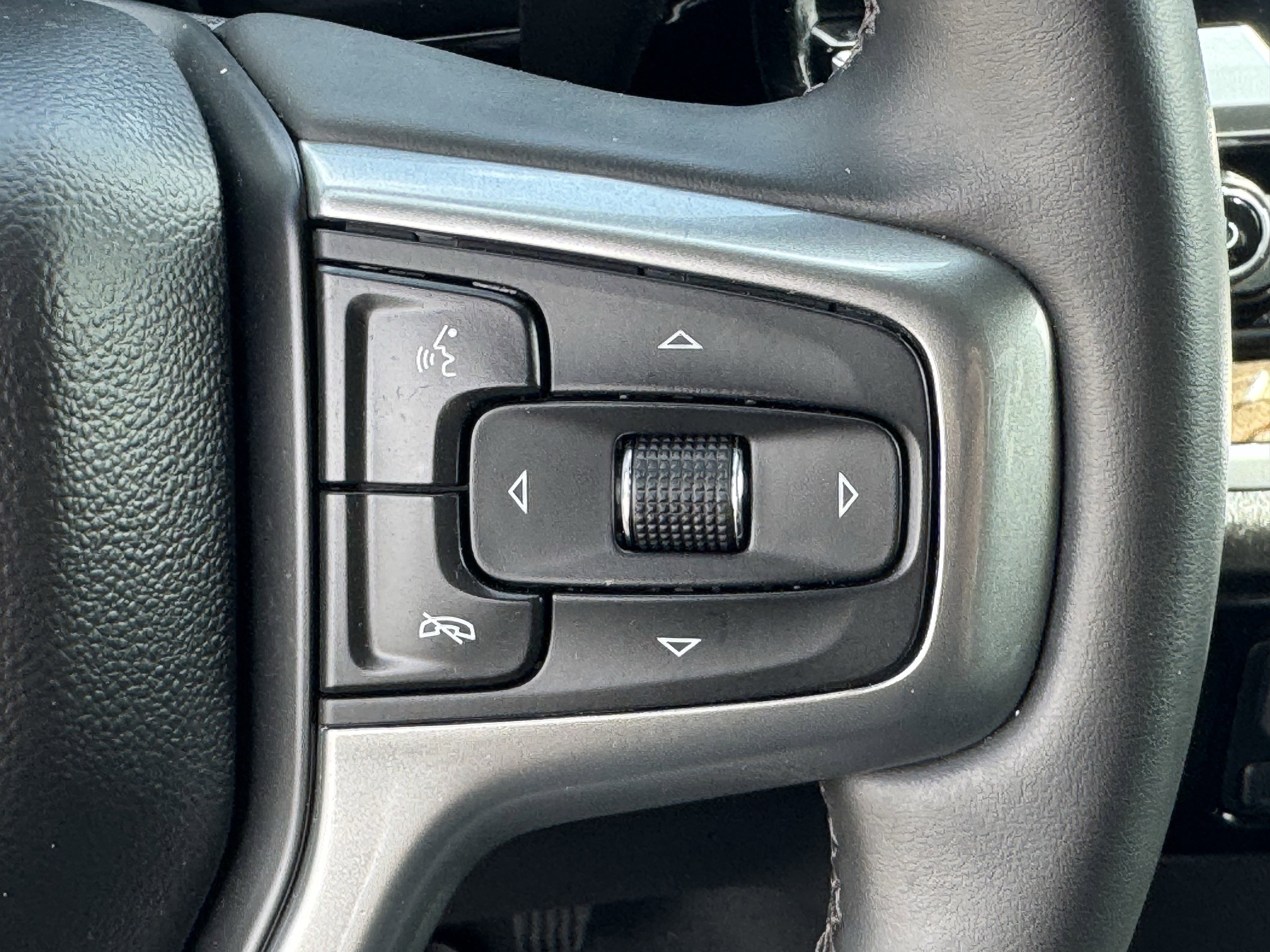 Used 2025 Summit White Chevrolet LT image 22