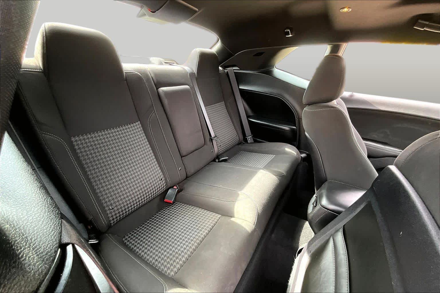 Used 2019 Granite Pearlcoat Dodge SXT image 9
